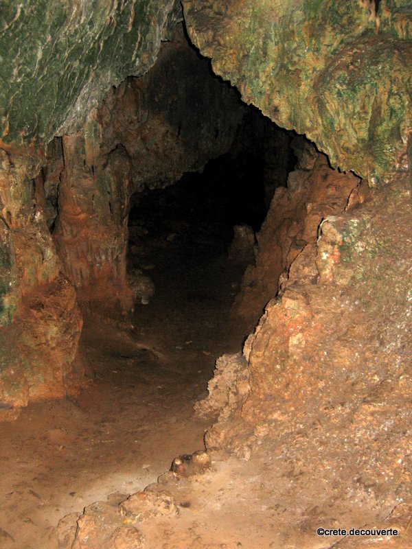 Galerie de la grotte du Saint (to spilio tou Agiou)