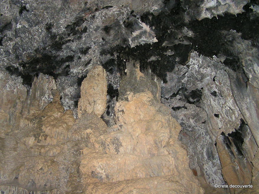 Trace de manganse prs du plafond de la salle