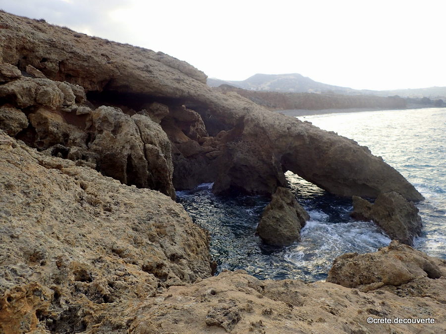 Le littoral prs du site archologique d'Agia Fotia