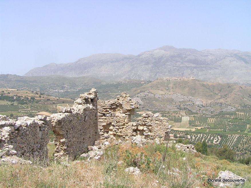 Agios Thomas vue depuis les ruines du Kastro Melissa Agios Thomas vue depuis les ruines du Kastro Melissa