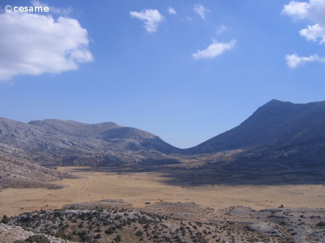 Polje du Nida : vue vers le col au sud