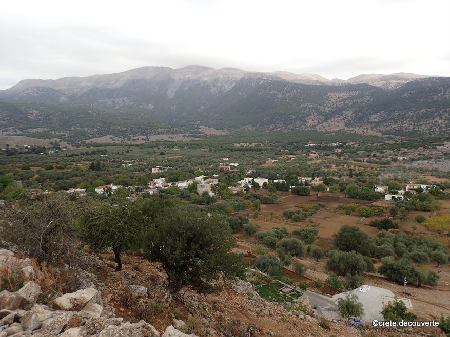 Anopoli a Agia Ekaterini le plateau vu depuis le lieu dit Riza