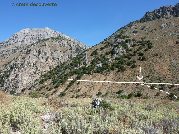 Aqueduc sur pente oppose au site d'Azorias