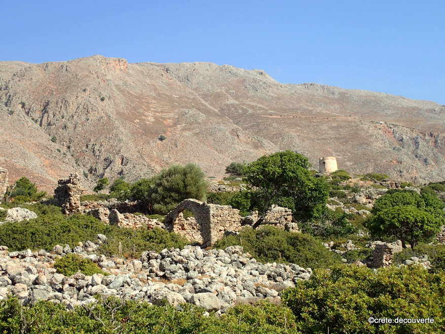 Ruines de la ville antique et ancien moulin  l'arrire