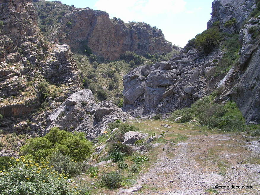 Balade Vizari Petrohori gorge du Platis Impasse ebouleuse