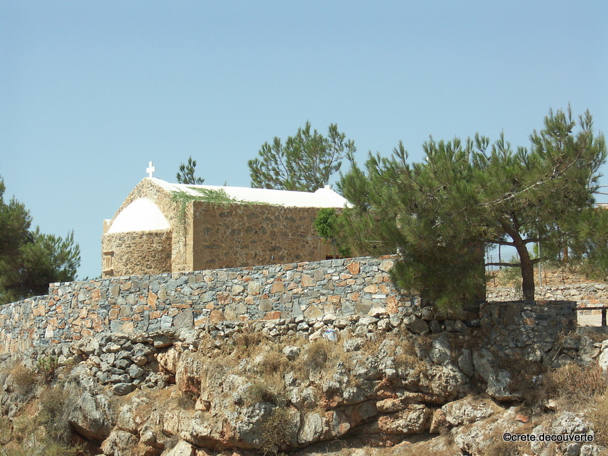 Chapelle Agia Paraskevi au-dessus de la grotte Skotino