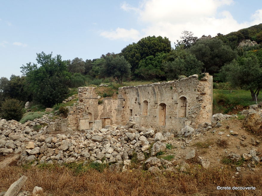 Eglise en ruine d'Agios Antonios Gorgolaini