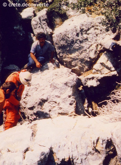 Exploration d'un gouffre sur le flanc du Katharo-Ziwi