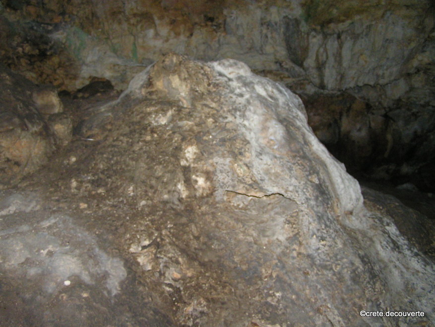 Grotte Eileithyia Omphalos symbole du centre du monde