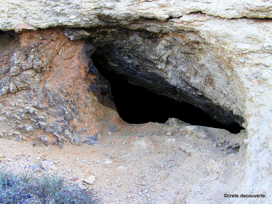 Grotte ctire de Koufoutos