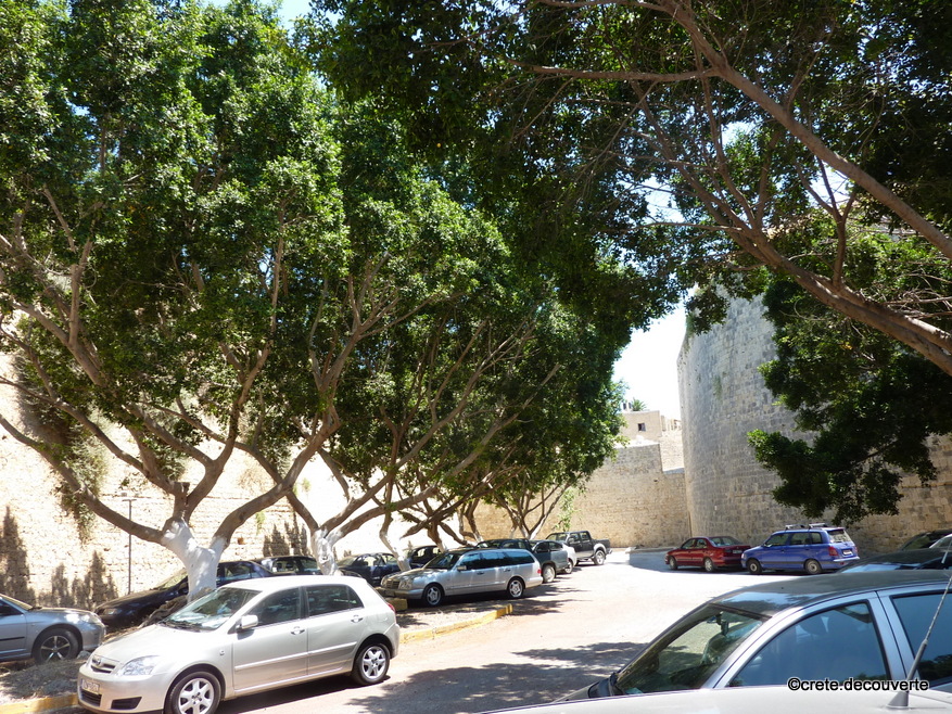 Heraklion parking dans les fosses du bastion Vitouri
