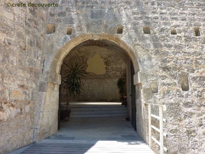 Heraklion : porte St-Georges (accs  la salle du dme et au couloir souterrain