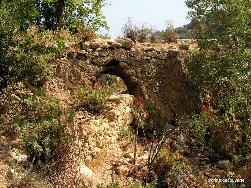 Kato Mili : pont-aqueduc