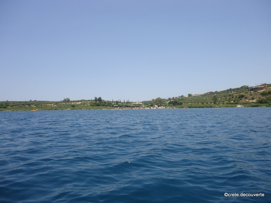 Kournas, lac, vue sur la berge