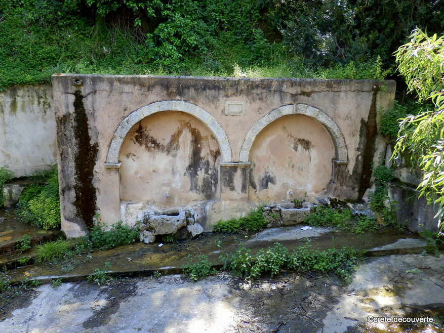 Kritsa fontaines en direction de Kroustas