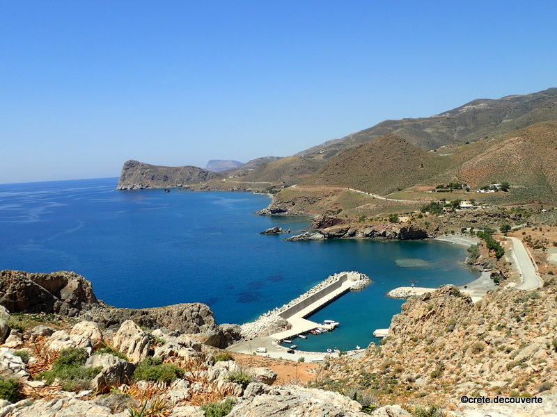 Point de vue sur le port Loutra et Lendas
