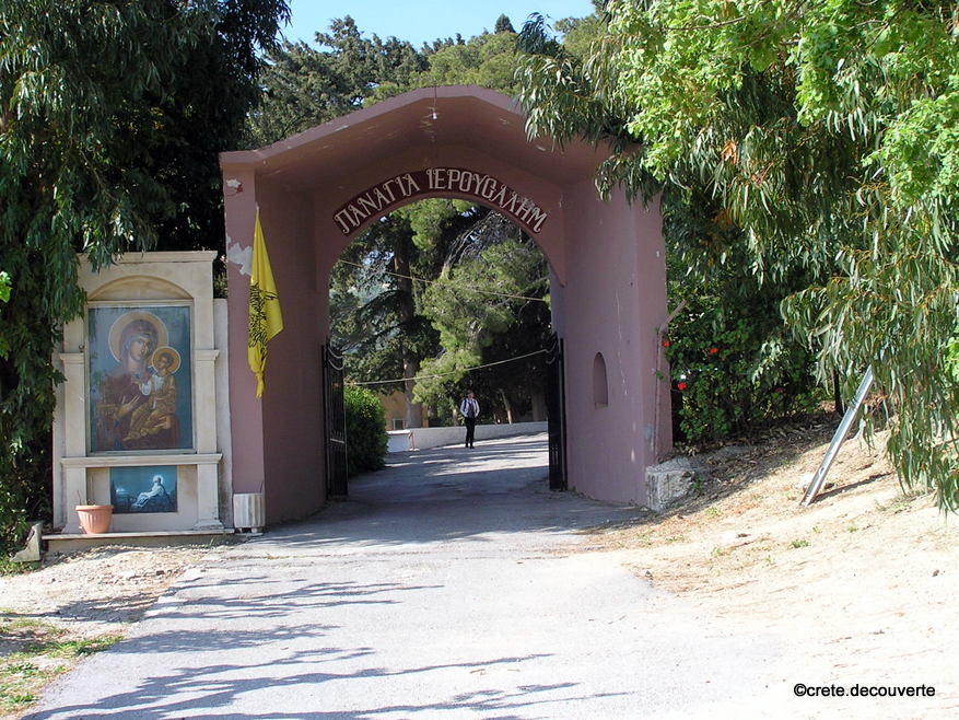 Loutraki Monastère abandonné de Panagia Iierousalim Loutraki Monastère abandonné de Panagia Iierousalim