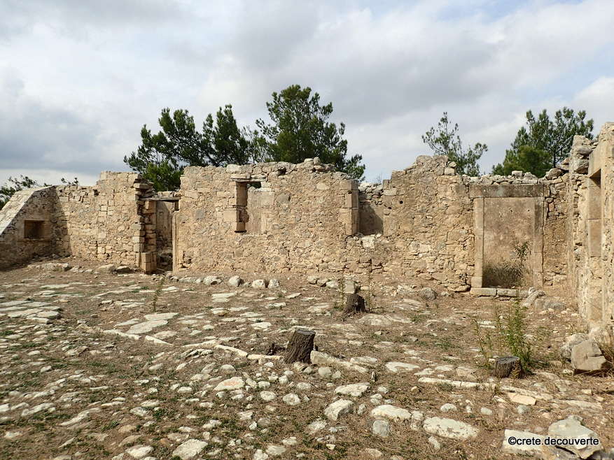 Agia Sofia Armeni : ruines des lieux de vie