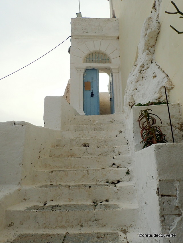 L'escalier menant  l'enceinte monastique