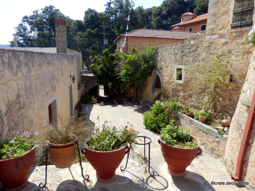 Moni Kremasta Monastre Neapolis