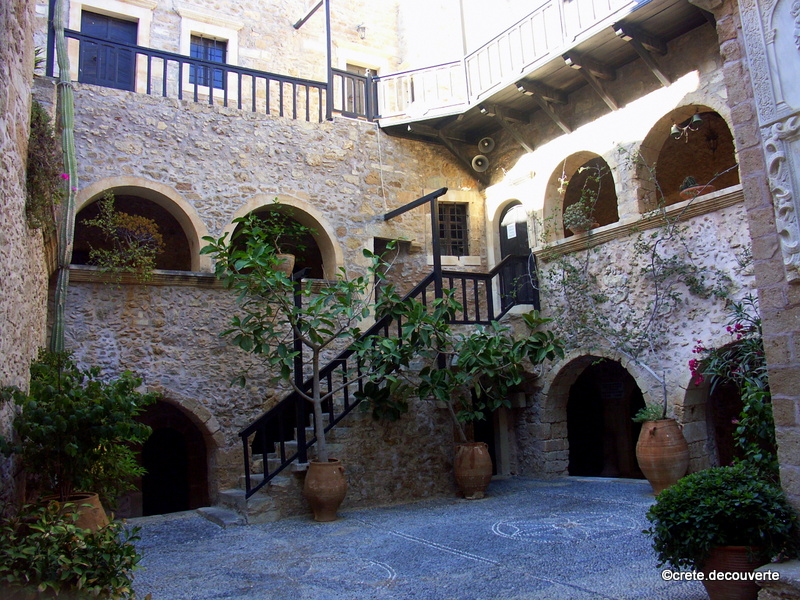 Cour intrieure et cellules