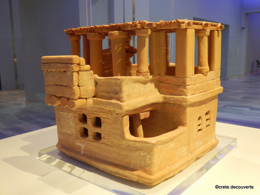 Musee archeo Heraklion maquette en argile maison Archanes