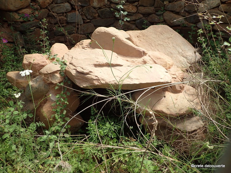 Nea Roumata : Tombe minoenne Nea Roumata : Tombe minoenne