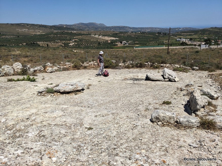 Vue d'ensemble du site médiéval viticole à Karaoula Vue d'ensemble du site médiéval viticole à Karaoula