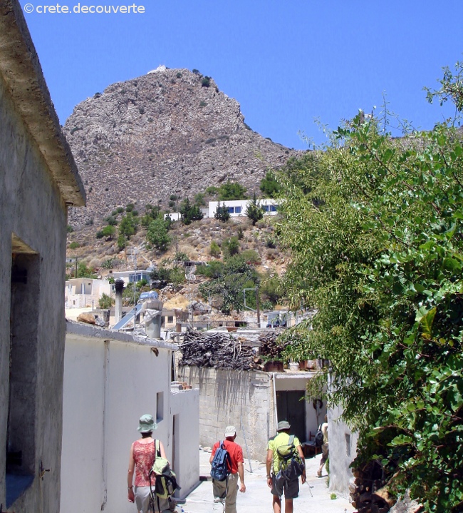 Pefki vue sur la chapelle en amont
