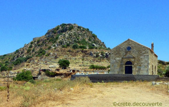 Chapelle des 99 martyres avec l'acropole en arrière plan Chapelle des 99 martyres avec l'acropole en arrière plan