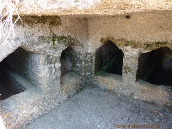 Tombes souterraines tailles dans la roche