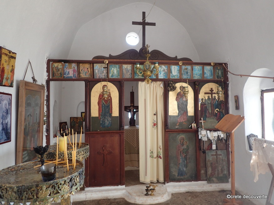 Rando Stroumboulas interieur de l-eglise du sommet Timio Stavros