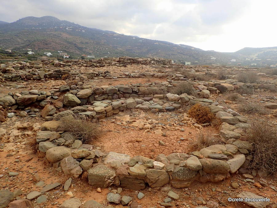 Vestiges d'une tombe de type Tholos  Agia Photia
