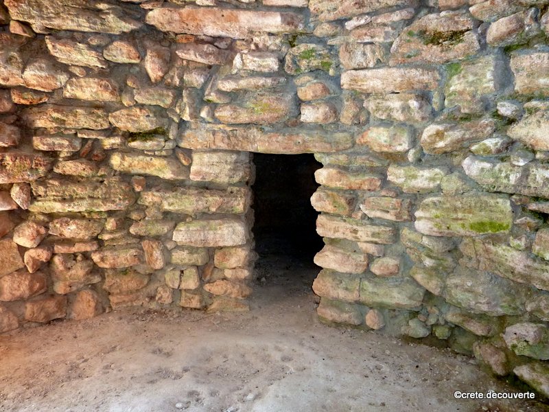 Entre de la chambre Tholos "royale" de Fourni