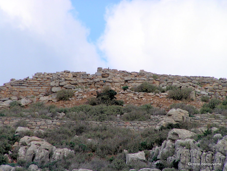 Site archeologique de Smari sur la colline de Profitis Ilias