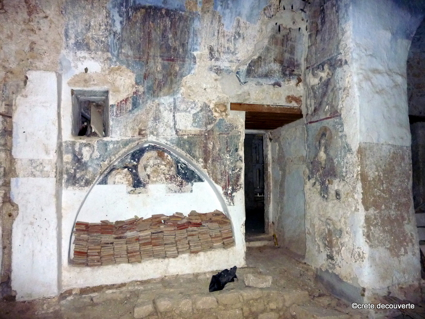 Fragments de fresques dans la nef d'Agios Nikolaos