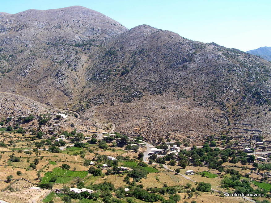Village d'Asfendos vu depuis Mont Seli massif Tripali Angathes