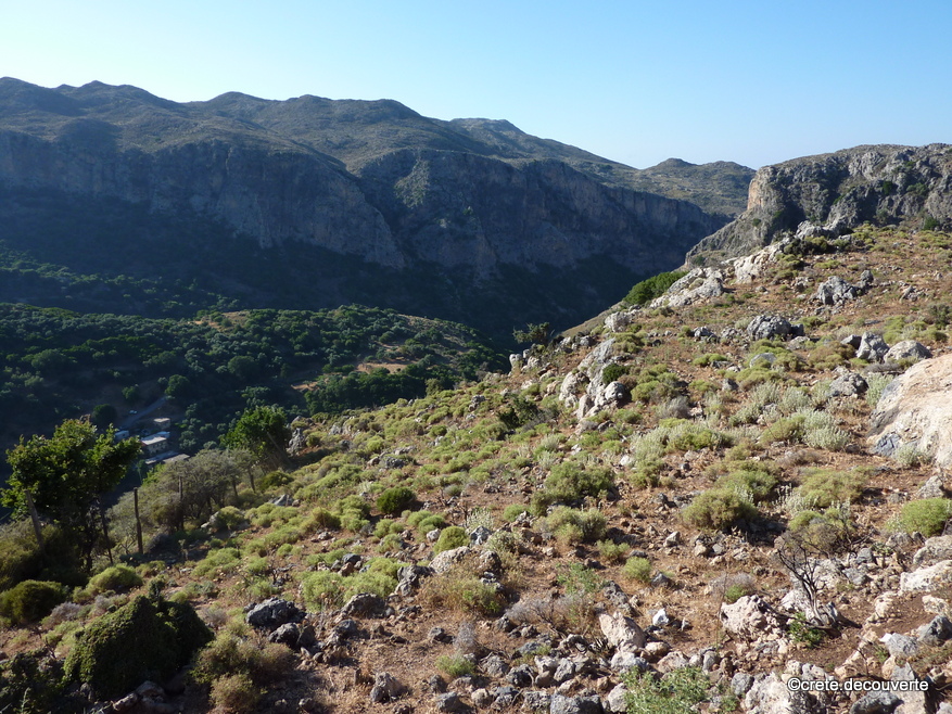 acces  la gorge, de Sirikari  Polirinia