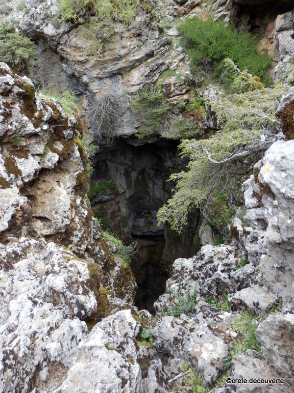 Gouffre Petradolachia, prs du Mont Skinakas