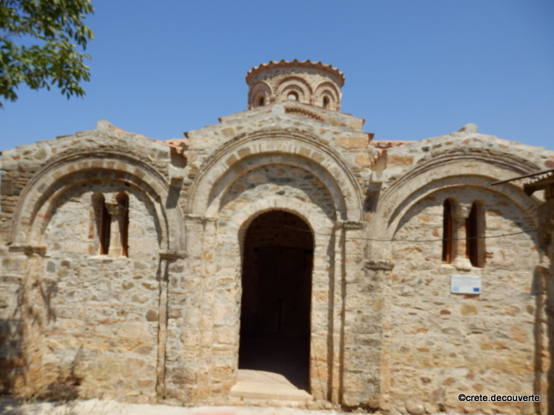 Faade et coupole d'Ai Kyr Yiannis