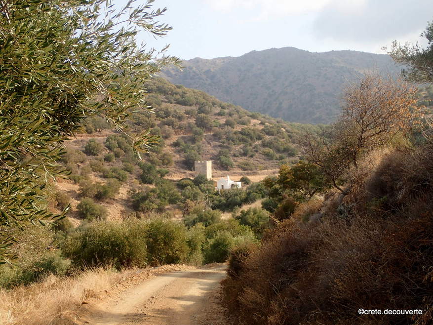 en chemin pour le site d'Agios Antonios a Myrsini balade de la tour venitienne en chemin pour le site d'Agios Antonios a Myrsini balade de la tour venitienne