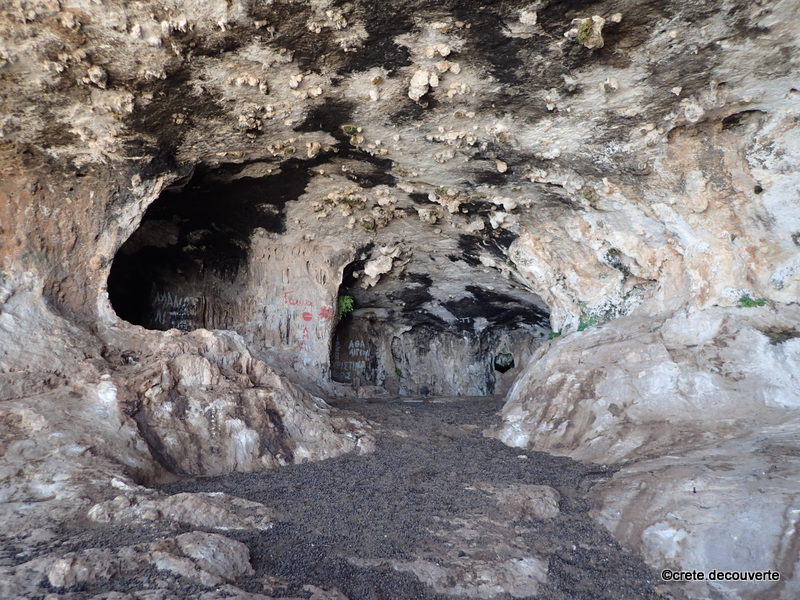 Porche et salle  l'entre de la grotte Lera
