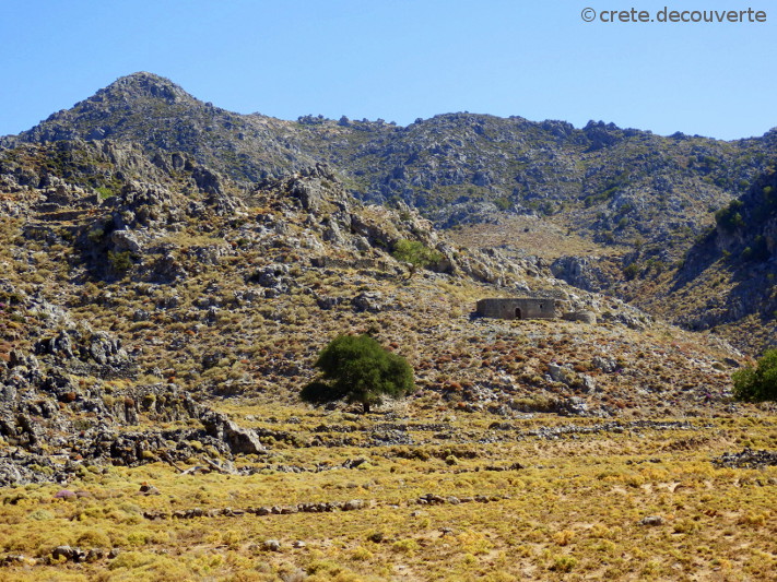 Plateau de Manikas : terrasses et bergeries